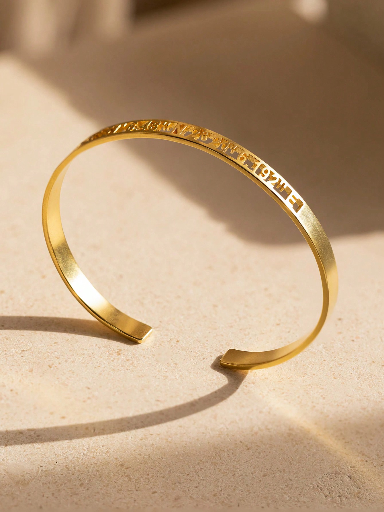 Custom Date Coordinate Roman N - Cuff Bangle Bracelet recensie en prijs